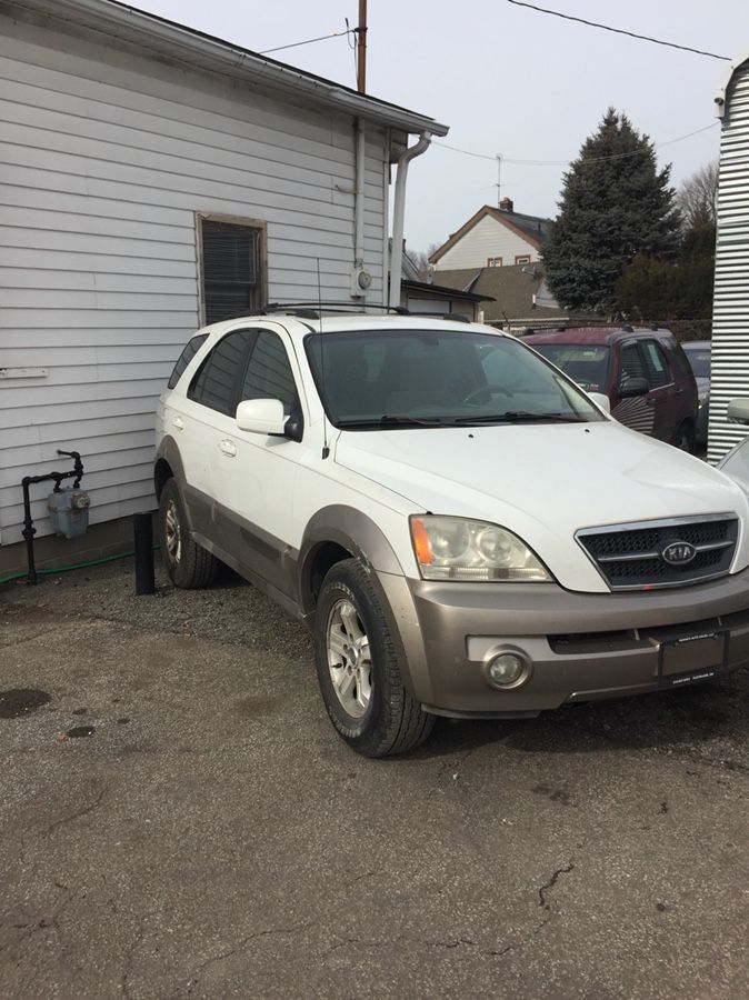 2004 KIA SORRENTO - $4,750