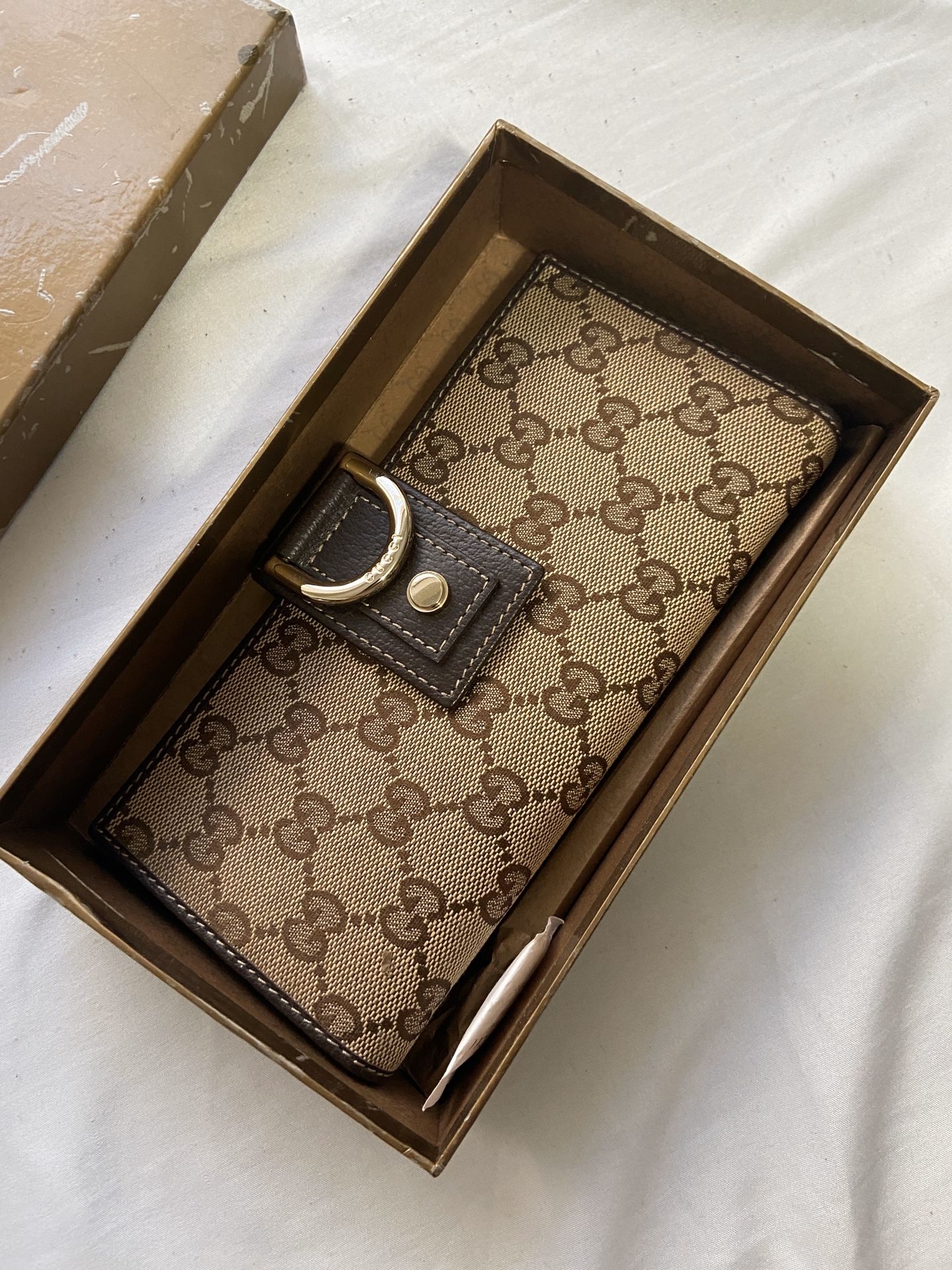 Gucci wallet new with box
