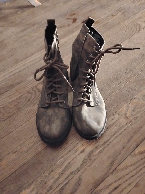 Camouflage Women's Boots
