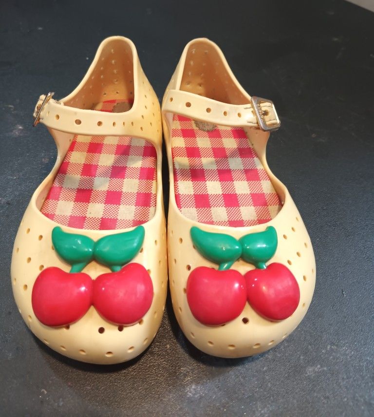 Girl's Cherry 🍒 Shoes Size 9