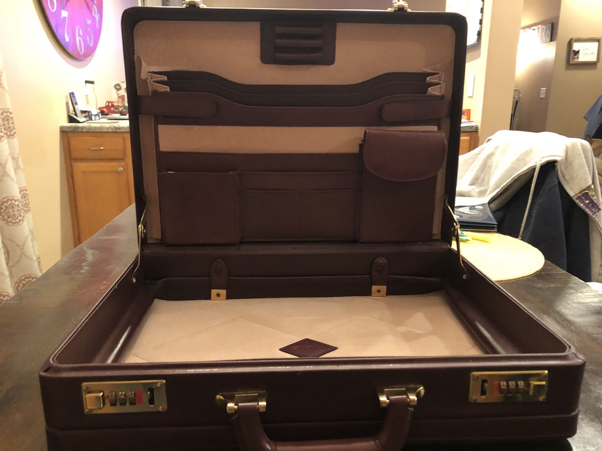 Leather Brief Case Almost New in Excellent Shape