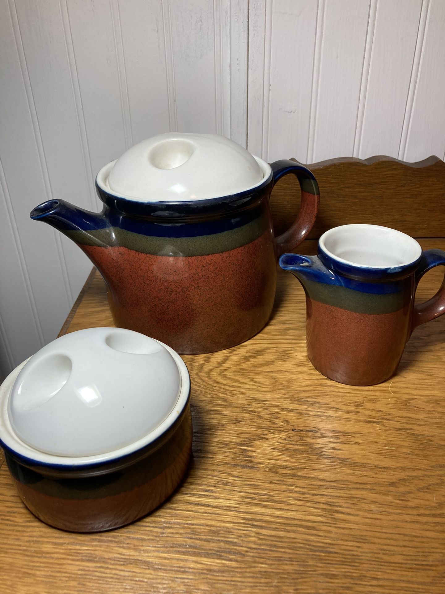 Mikasa Firesong Coffee/Teapot With Creamer, Sugar Bowl And 10 Cups