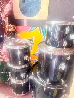 Drum Set with Hardware
