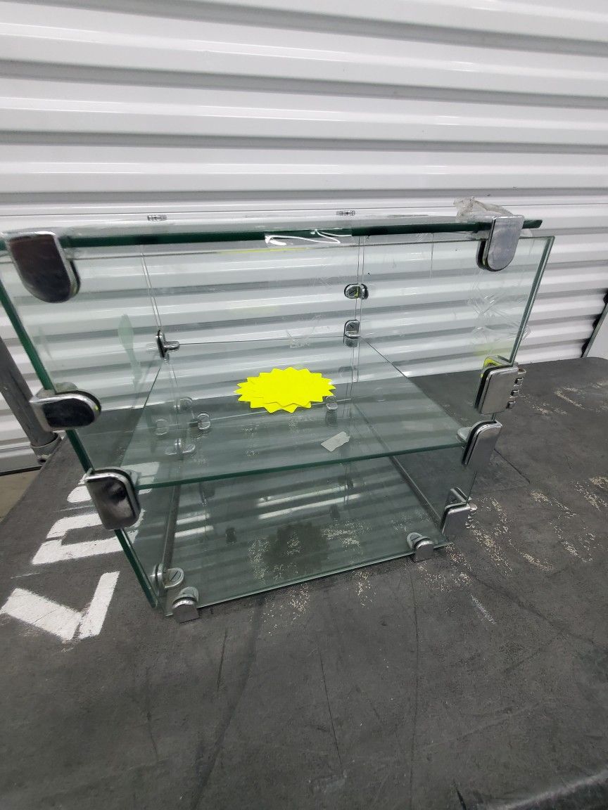 GlASS DISOLAY ON SALE ( LOS ANGELES )