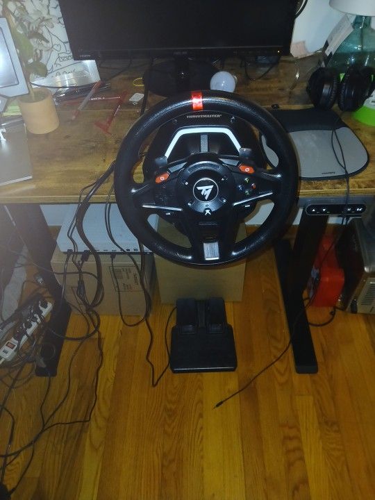 Xbox Gamimg Wheel, Pedals.