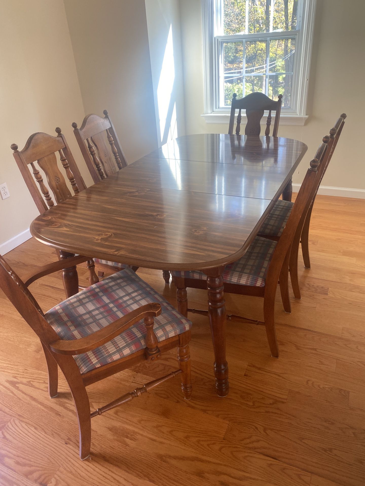 Free FreeBeautifully Kept Wood Dining Room Table With 6 Chairs.  Must Pick Up Today