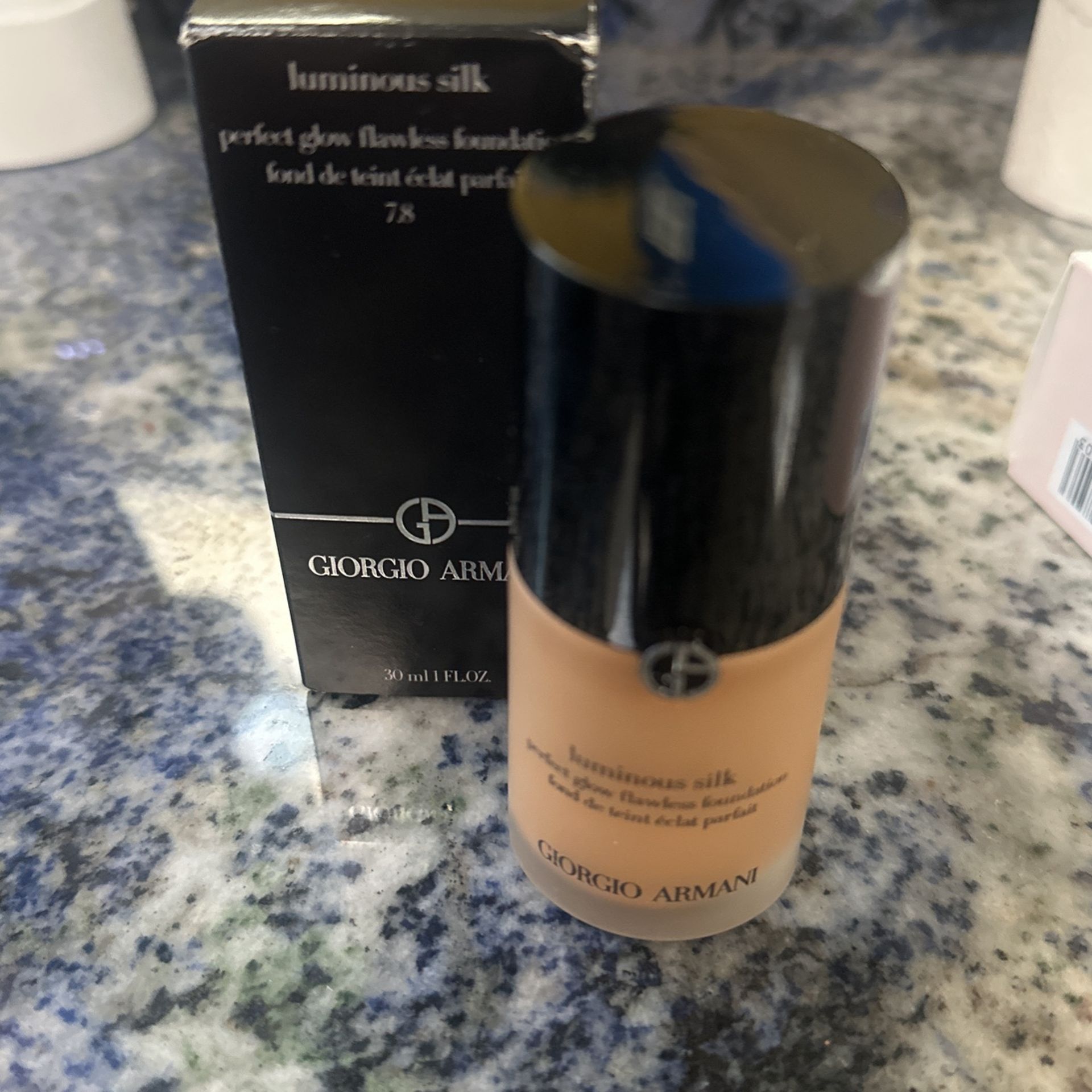 Giorgi Armani Luminous silk