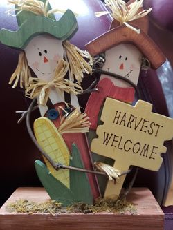 Wooden scarecrow decor