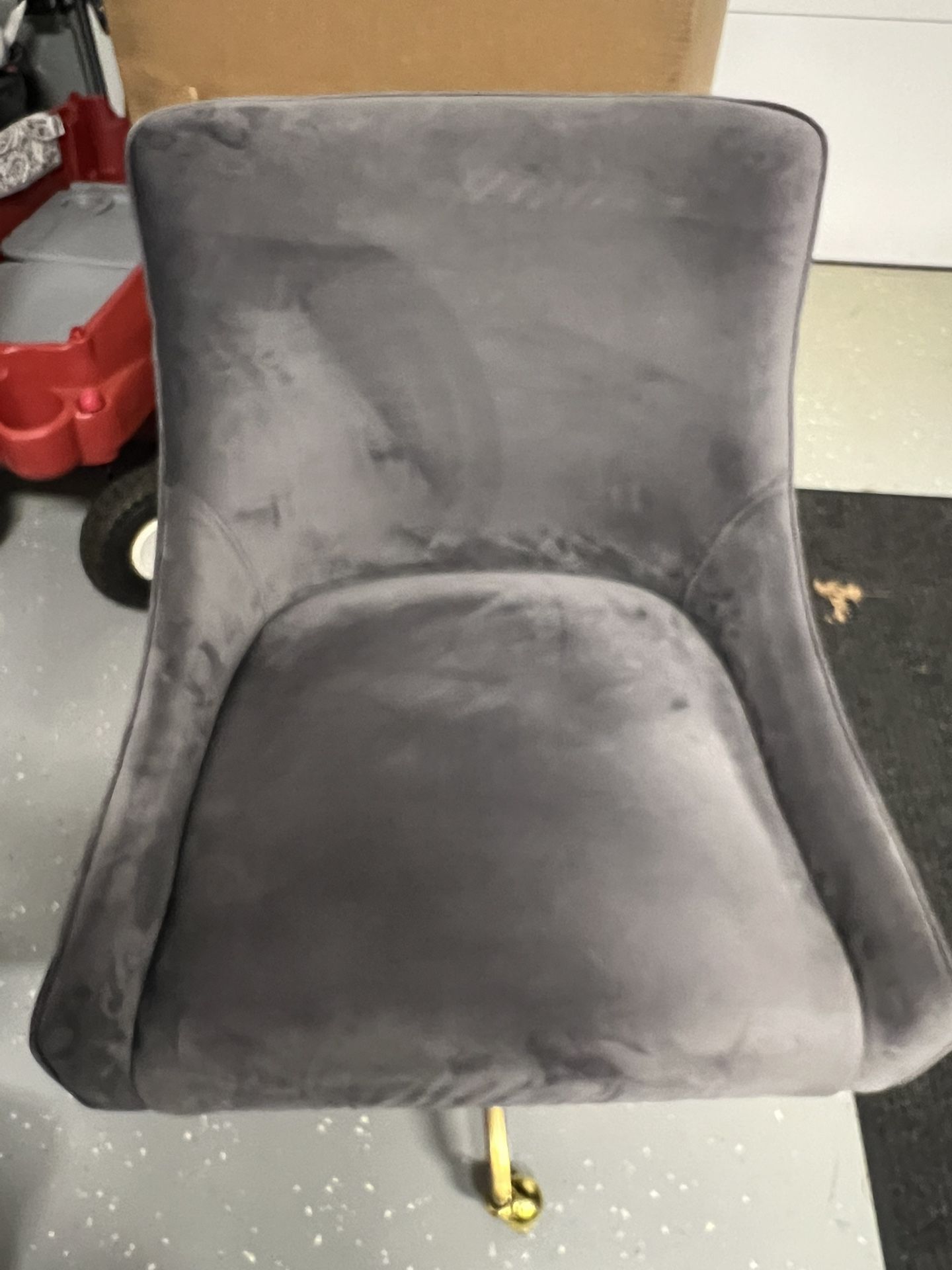 Velvet Chair With Casters - Free