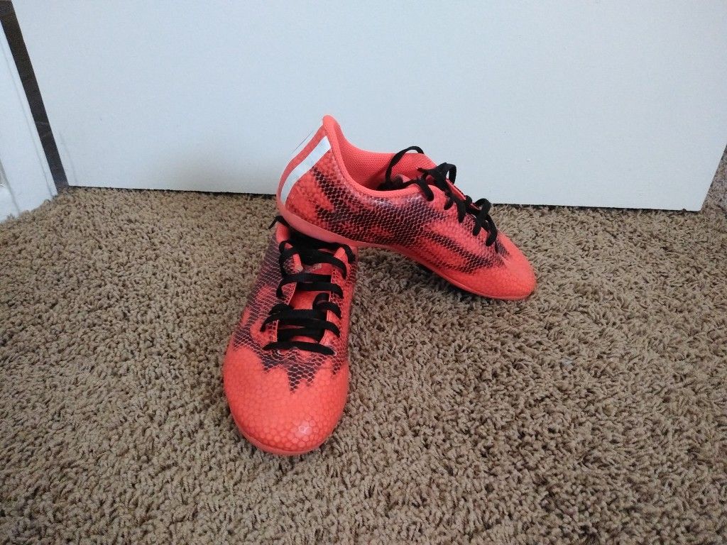 Adidas Soccer cleats 5 size