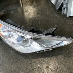 2011-2014 Hyundai Sonata Right Headlight