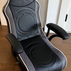foldable gaming chair with built in lights and audio