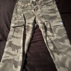 True Religion Camo Green Size 25 Women