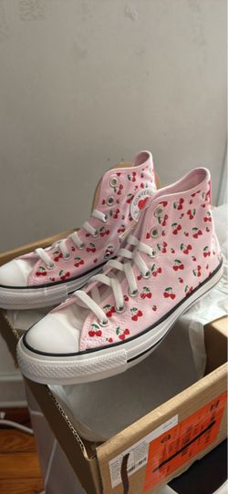 Converse Women’s size 8
