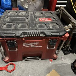 Milwaukee Bottom Pack out 