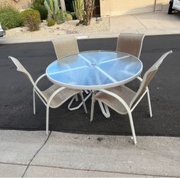 Outdoor Patio Table and Chairs