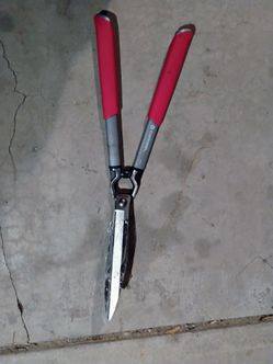 Corona Hedge Shears with Red Handles