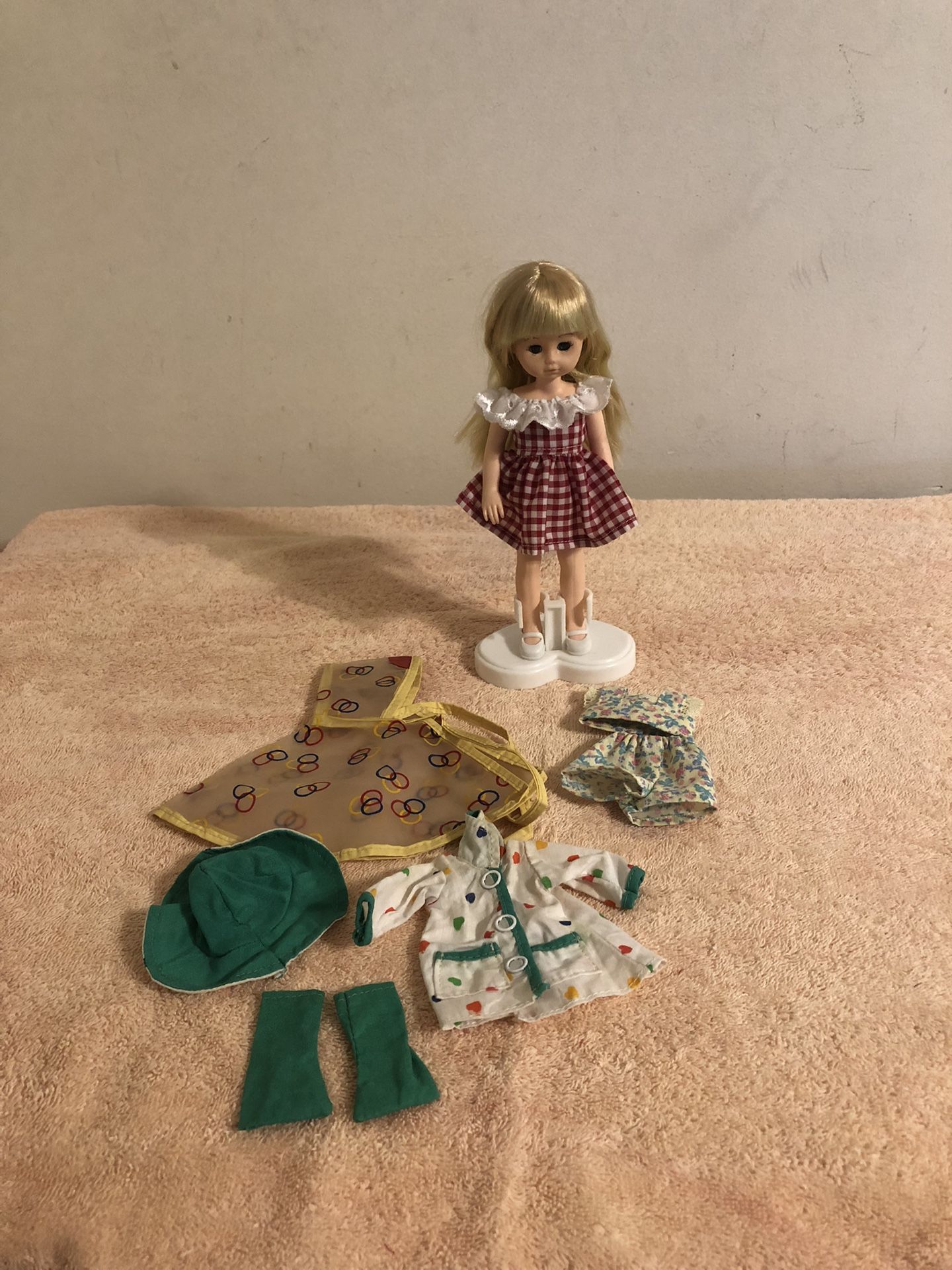 Vintage 1977 Ginny Vogue Doll With Outfits Jacket & Rain Poncho 8” Tall