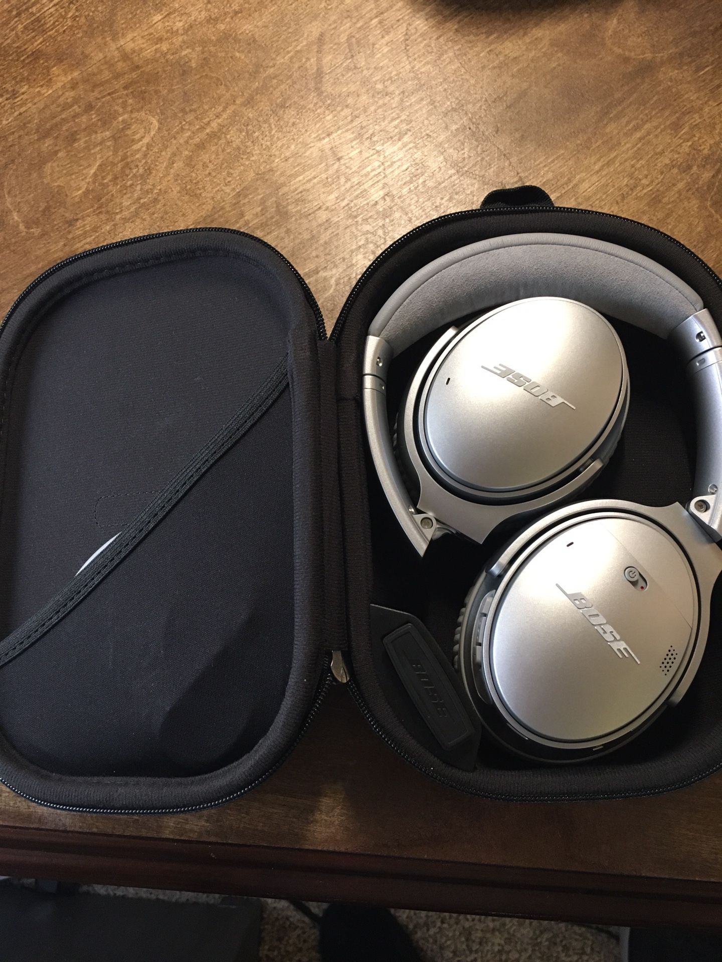 BOSE QC35 Wireless Bluetooth Noise Cancelling Headphones LIKE NEW
