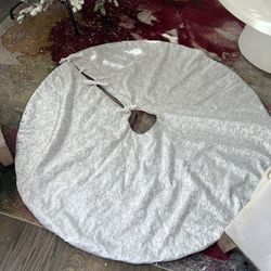  Beautiful Tree Skirt