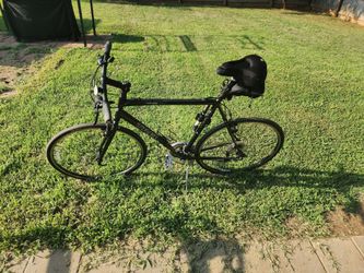 Trek 7.3 FX hybrid bike black frame and 700c wheels.