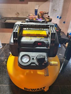 DEWALT 6 Gallon Pancake Air Compressor like new