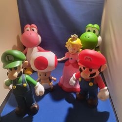 Super Mario Bros 7"-9" Figurines