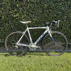 Fuji roubaix 2.0 road bike