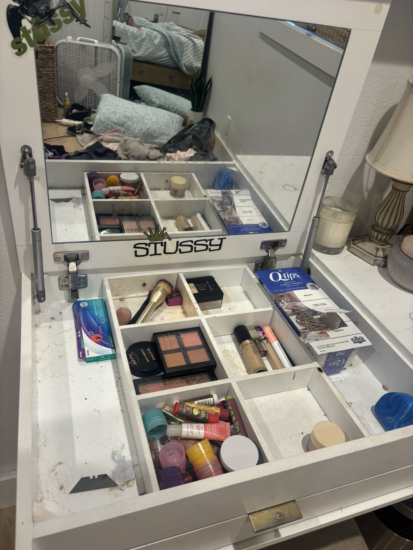 White Vanity/Desk
