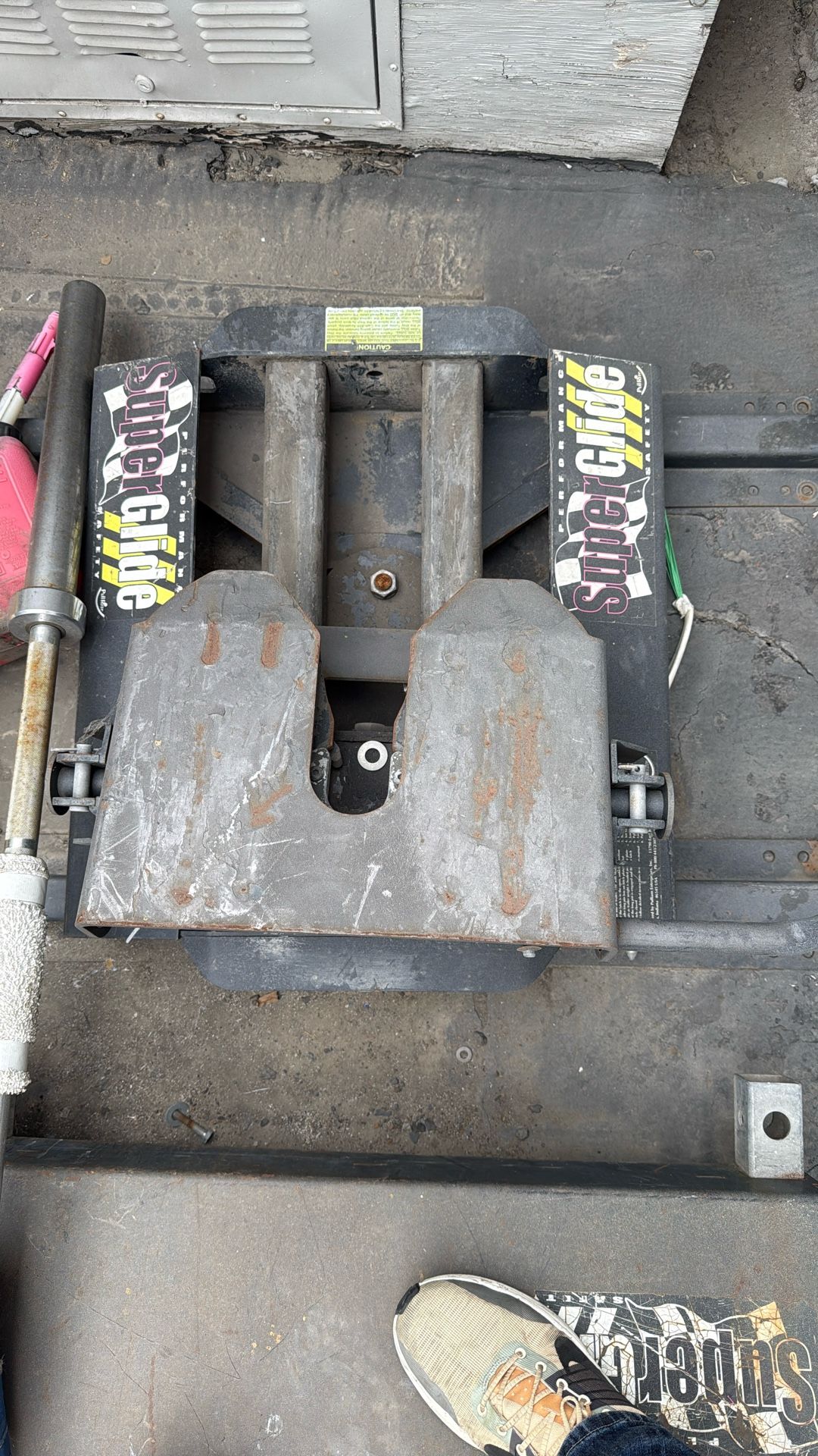 Super glide 16 K fifth wheel hitch