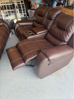 The Cambridge Clark Collection 2-Seater Reclining Loveseat in very good condition