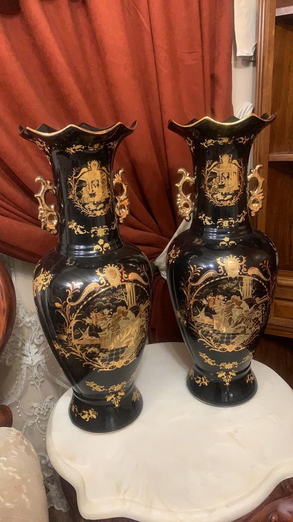 2 black and gold vases 30” for Sale in Tucson, AZ OfferUp