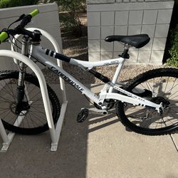 Cannondale Rush Large Mountain Bike Lefty. It’s Like New Condition Ready To Go!