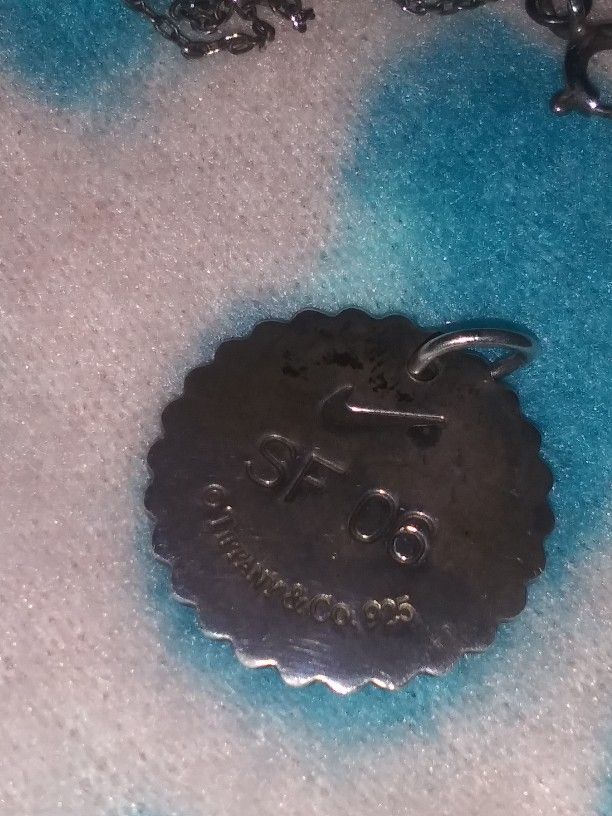    Tiffany.co  San Francisco Marathon. Women's Necklace Sterling Silver. With Tiffany Chain Out