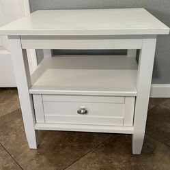 (NEW) White Warm Shaker Side Table