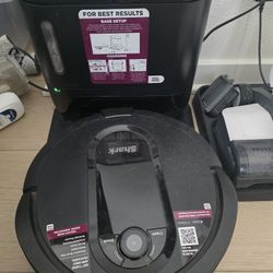 Shark Robotic Vacuum Cleaner Aspirateur MODEL/MODELE: UR1100S1US