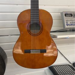 Yamaha C40 Acoustic Guitar 