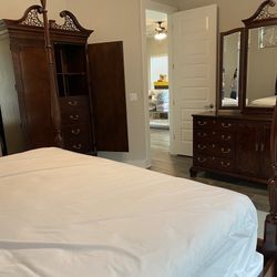 Century Three Piece Mahogany Bedroom Furniture (king Bed)