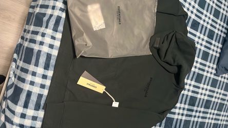 Essentials hoodie read description!!