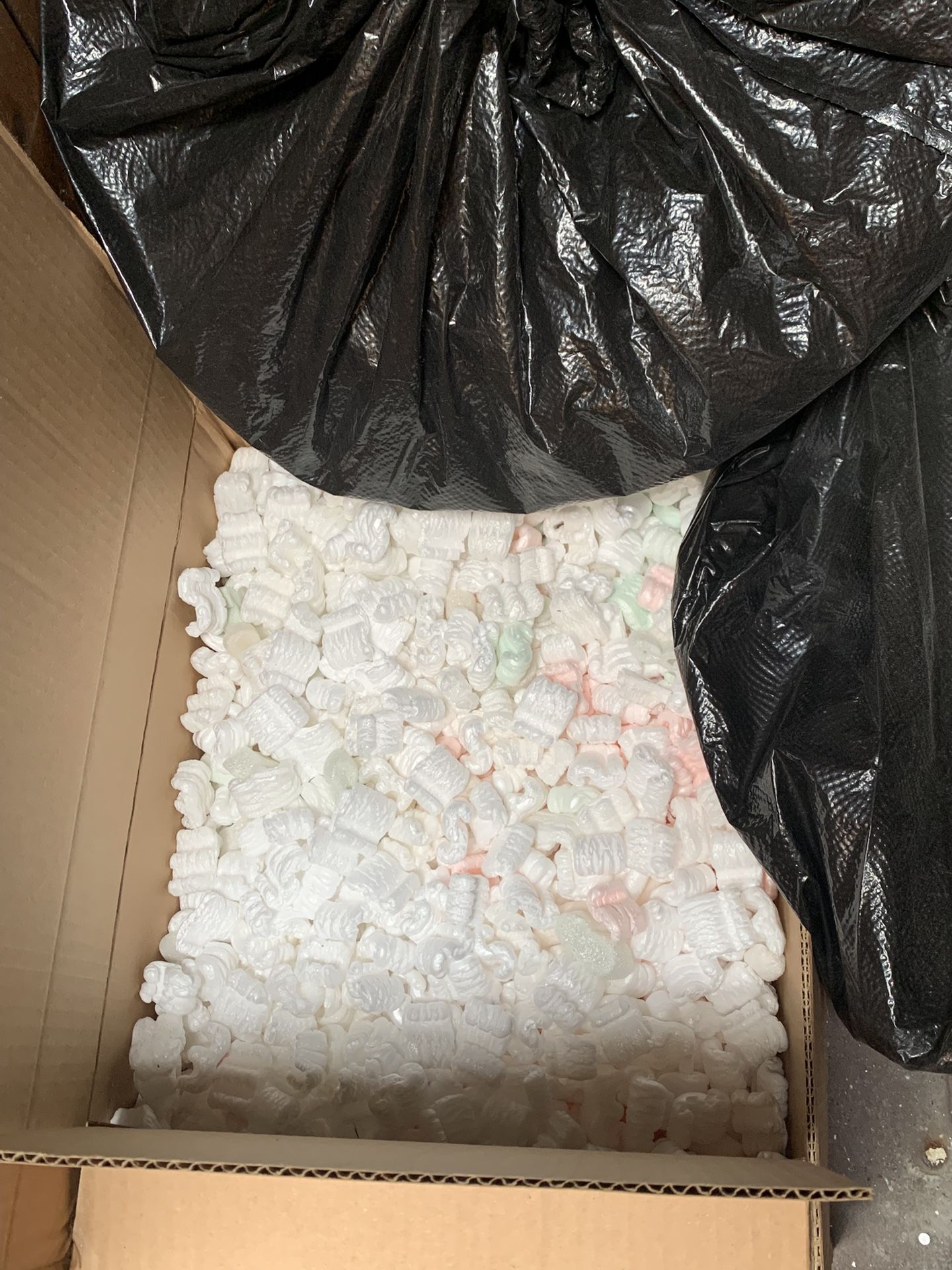 Free foam Peanuts (10 Large Garbage Bags)