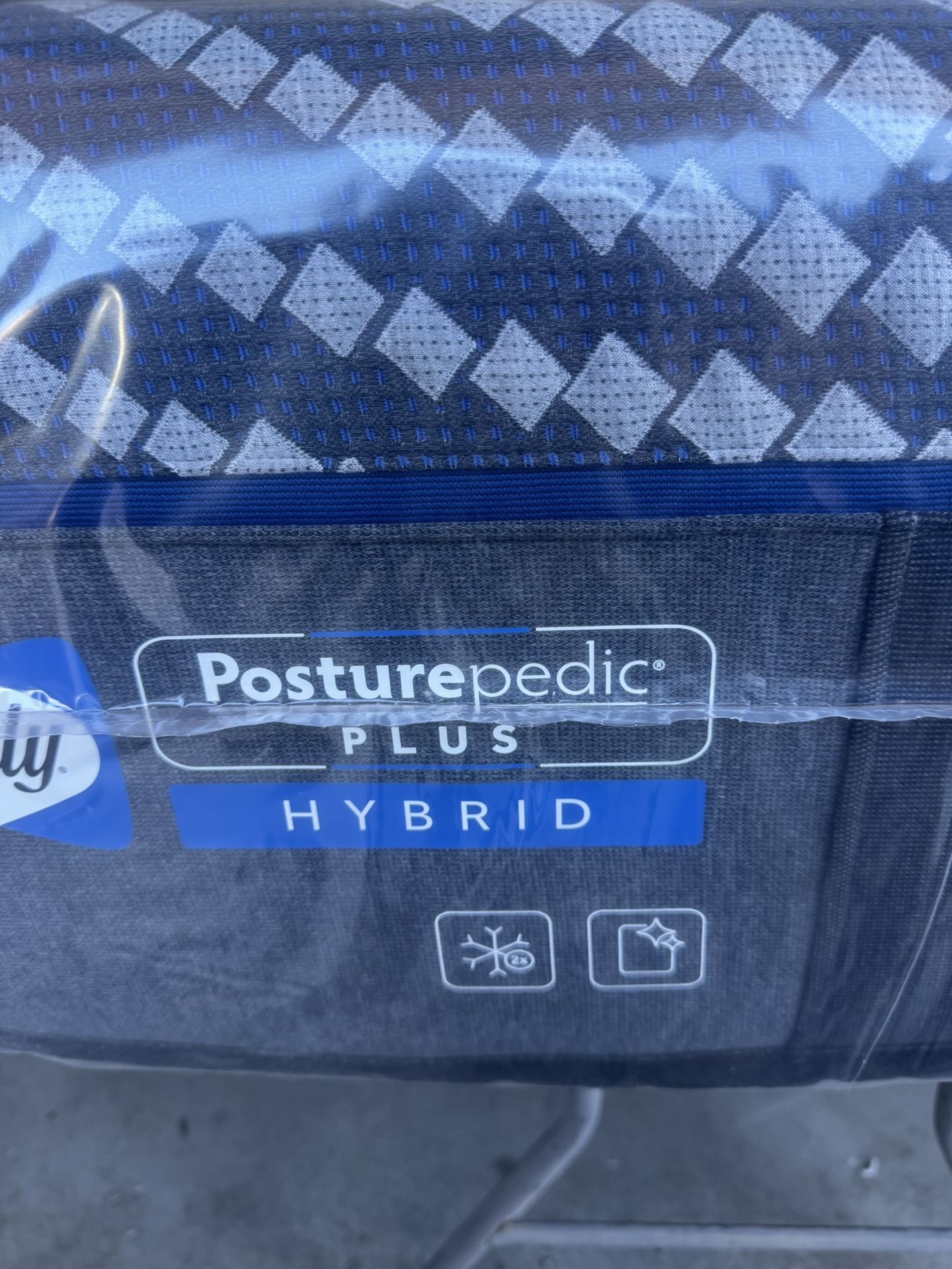 King Posturepedic Plus Hyrbid