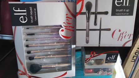 Band new make-up brushes 3-pc
