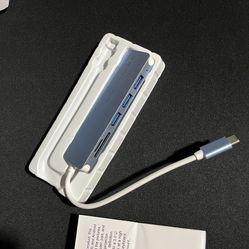 USB Type-C Hub Supports 4K HDMI Has Card Reader $10
