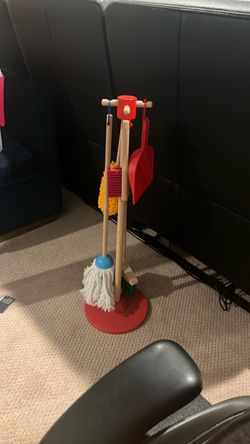 Melissa and Doug 6 piece Cleaning Set