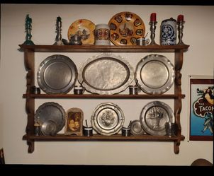 Plate/cup display rack/shelf