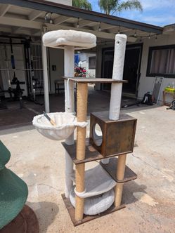 🐱 Cat Tree & Cat Condo Combo – Great Condition!