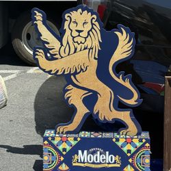 Modelo 4’ Lion Beer Display