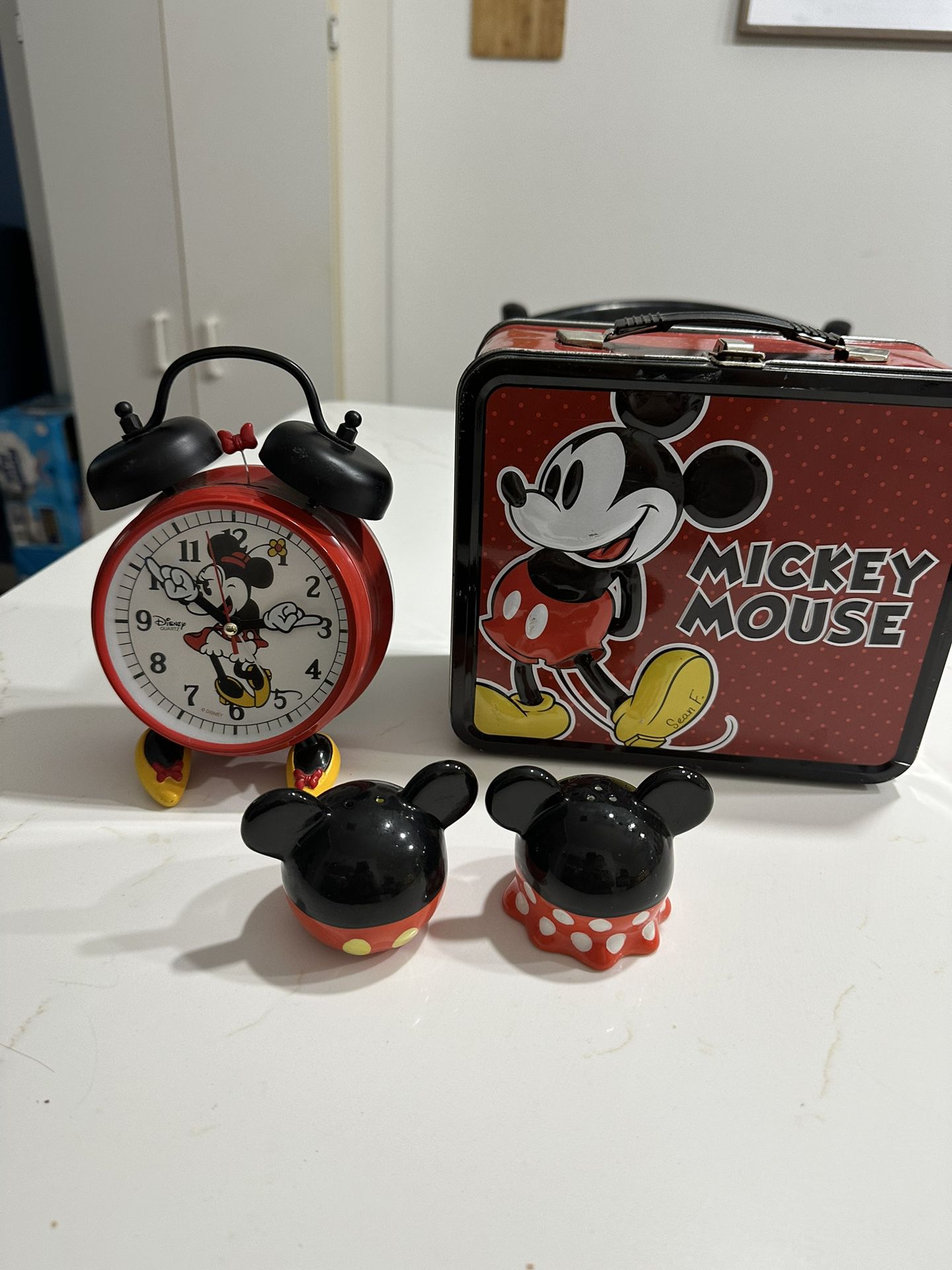 Disney Bundle Minnie Clock Lunch Box Salt Pepper 