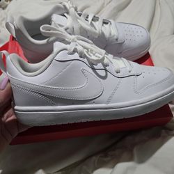 Nike Court Borough Low 2