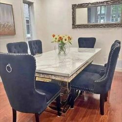 Family Dinning Table and chairs